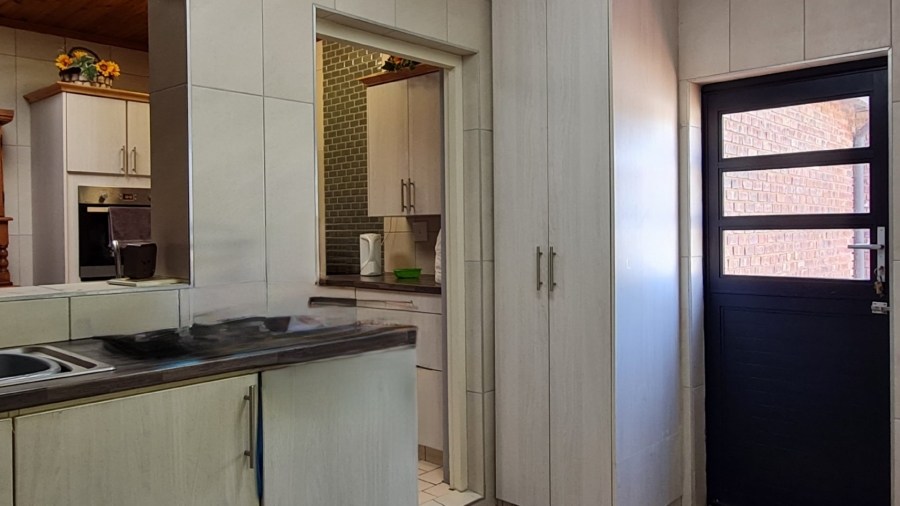 4 Bedroom Property for Sale in Boggomsbaai Western Cape